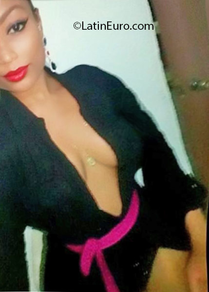 Date this funny Dominican Republic girl Caroline from Santiago DO25801