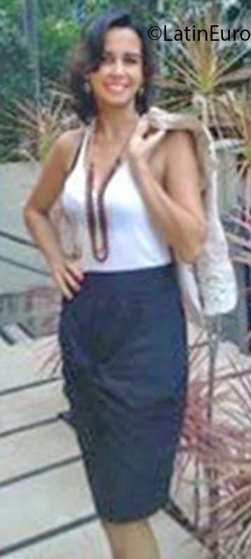 Date this attractive Brazil girl Julia from Recife BR9664