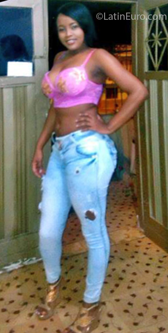Date this gorgeous Colombia girl Julieth from Cali CO18969