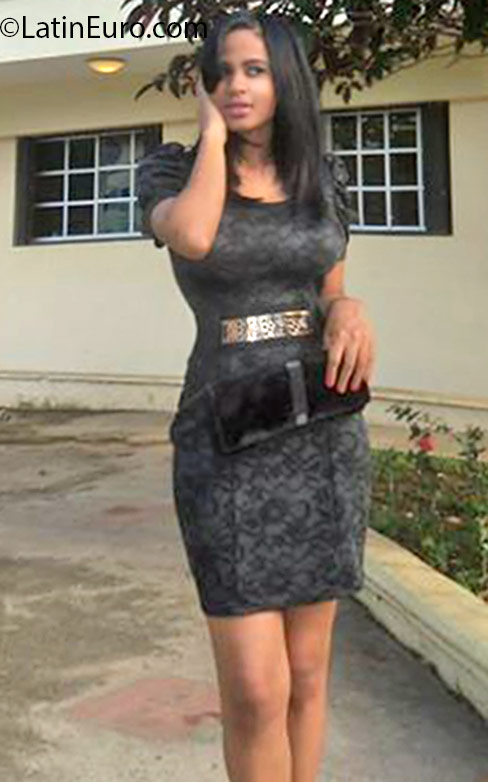 Date this charming Dominican Republic girl Debra Aneris from Santo Domingo DO25844