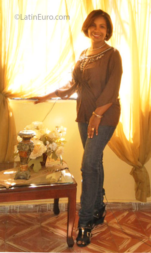 Date this foxy Dominican Republic girl Maria from Santo Domingo DO25852