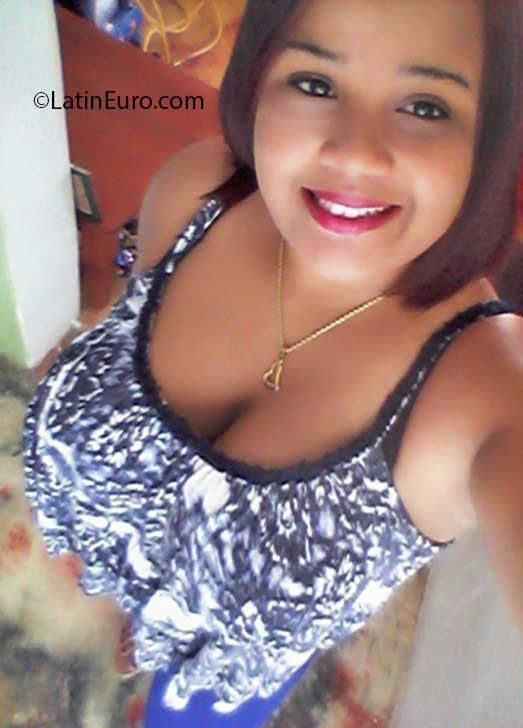 Date this funny Dominican Republic girl Ricaurie from La Romana DO25856