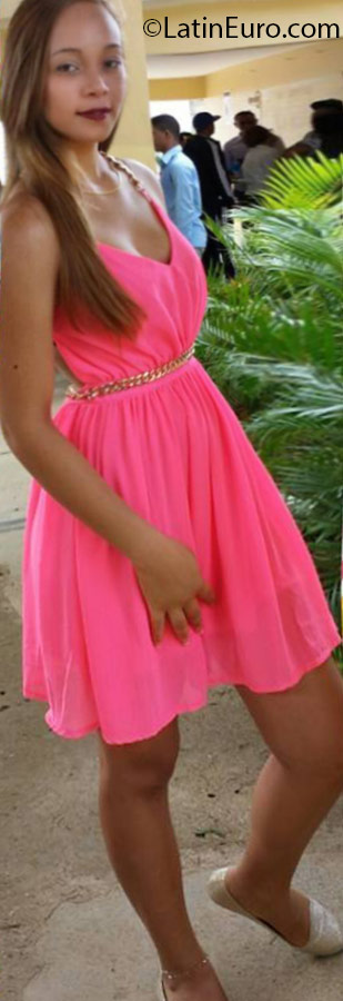 Date this gorgeous Dominican Republic girl Yajairia from Santiago DO25871