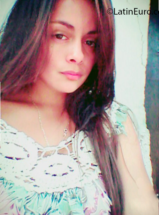 Date this charming Honduras girl Andrea from Danli HN2196