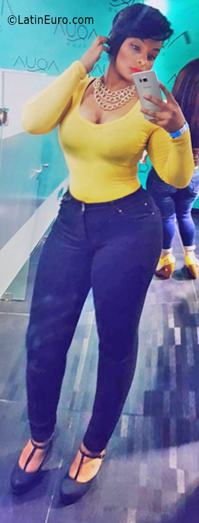 Date this exotic Dominican Republic girl Erika from Santo Domingo DO25895