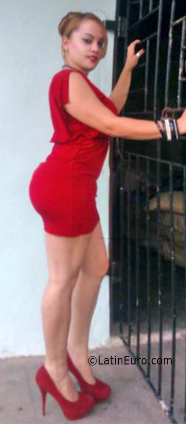 Date this attractive Dominican Republic girl Neyalis from Bani DO25902