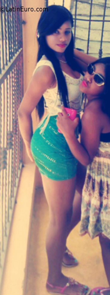 Date this gorgeous Dominican Republic girl Yesenia from Santiago DO25906