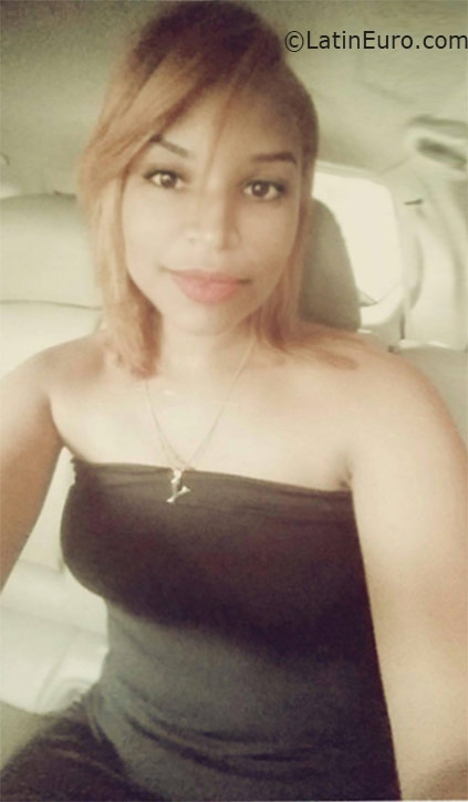 Date this hard body Dominican Republic girl Yanerfer from Santiago DO25917