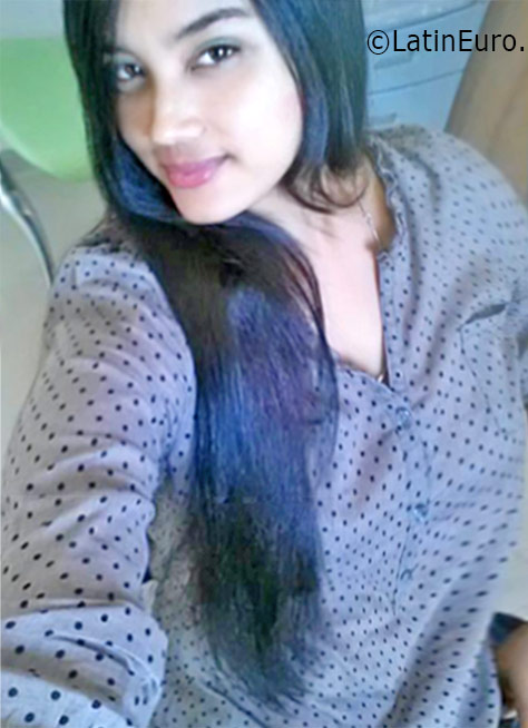 Date this georgeous Dominican Republic girl Flor from Santo Domingo DO25955