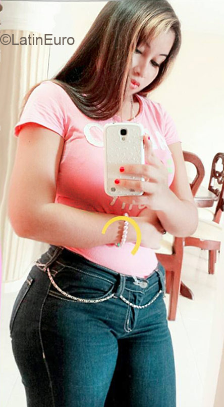 Date this stunning Dominican Republic girl Millie Estrella from Santo Domingo DO25979