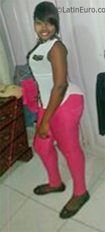Date this passionate Dominican Republic girl Viviana from Santo Domingo DO26022