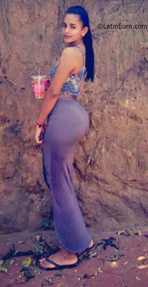Date this foxy Dominican Republic girl Gabriela from Santiago DO26068
