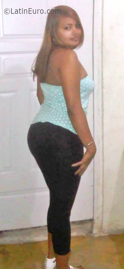 Date this athletic Dominican Republic girl Paola from Santo Domingo DO26141