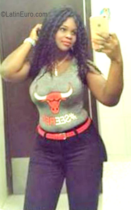 Date this sensual Dominican Republic girl Casandra from Santiago DO26258