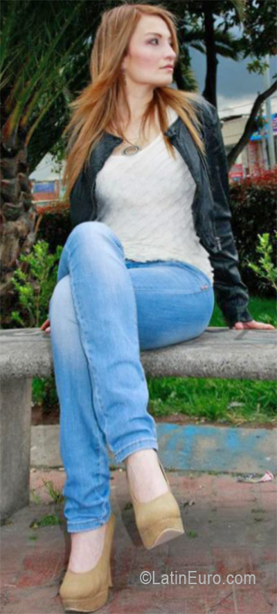 Date this hot Colombia girl Carmen elena from Bogota CO19228
