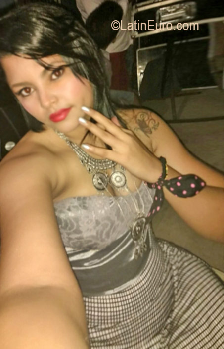 Date this stunning Colombia girl KATYA from Barranquilla CO19267