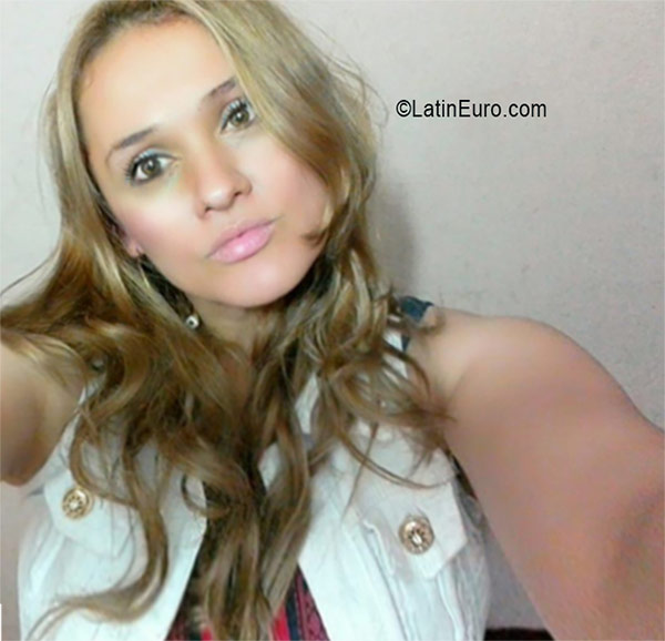 Date this cute Colombia girl Maluma from Medellin CO19275
