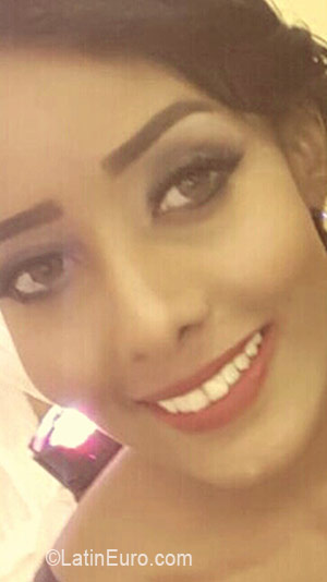 Date this lovely Saudi Arabia girl Moona from Al Khobar SA29