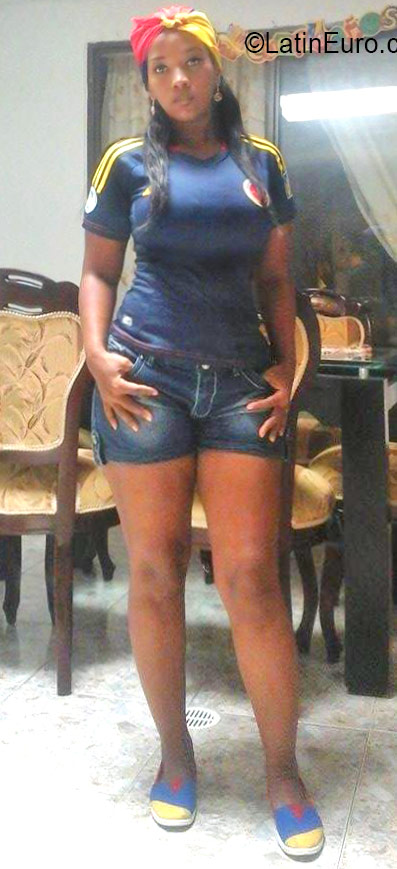 Date this sensual Colombia girl Salome from Cali CO19414