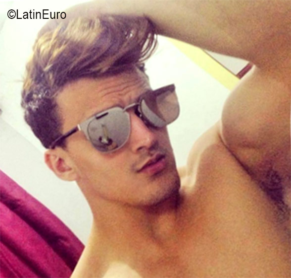 Date this hot Brazil man Luis Caio from Sao Paulo BR9763