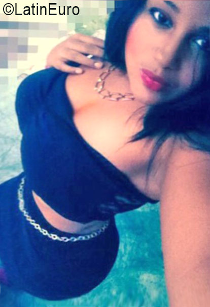 Date this lovely Dominican Republic girl Estrella from Santiago DO26523