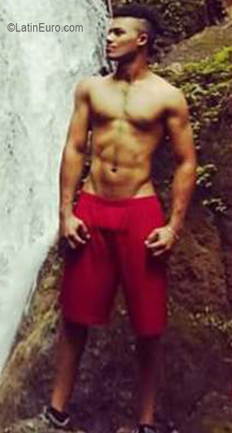 Date this hard body Dominican Republic man Jhon from Santiago DO26528