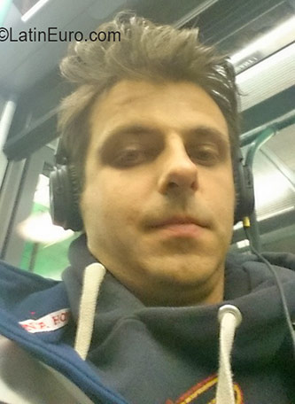 Date this delightful Switzerland man Nic from Geneva CH144