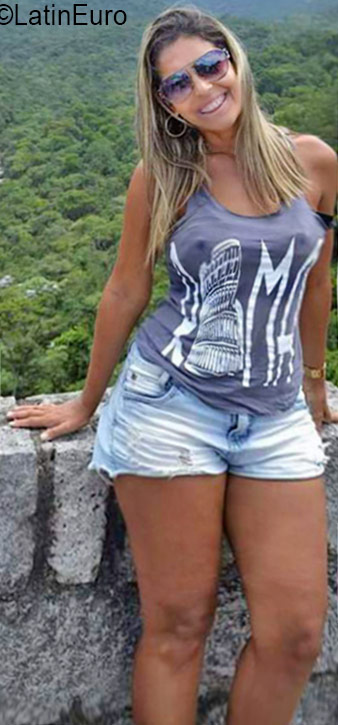 Date this stunning Brazil girl Adriana from Rio De Janeiro BR9775