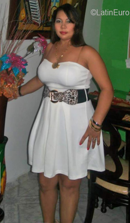 Date this hard body Colombia girl Selina from Barranquilla CO19531