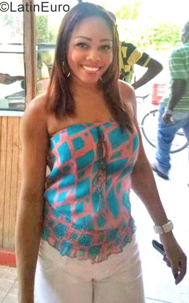 Date this beautiful Dominican Republic girl Yadira from Santo Domingo DO26662