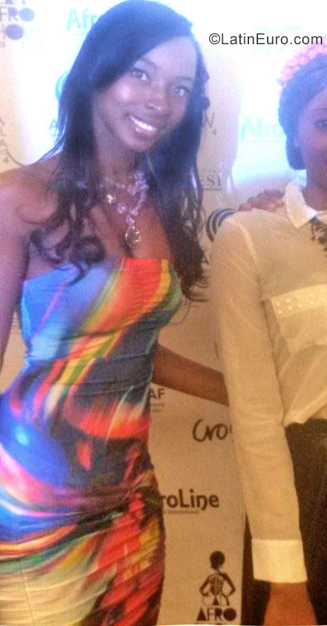 Date this nice looking Colombia girl Yoli from Cali CO19622