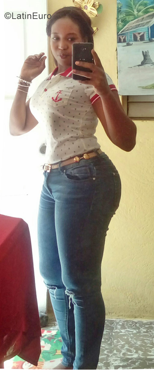 Date this pretty Dominican Republic girl Carina from San Cristobal DO26697