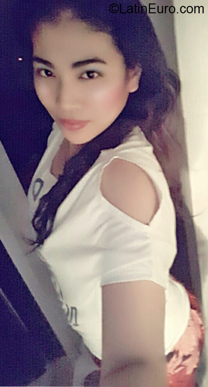 Date this foxy Philippines girl Rachel from Cebu City PH929