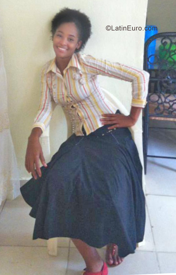 Date this hard body Dominican Republic girl Maria from Santo Domingo DO26752