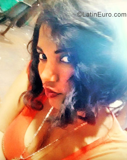 Date this good-looking Dominican Republic girl Anglica from Mao DO26808