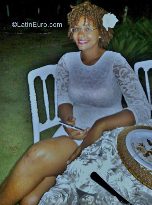 Date this foxy Dominican Republic girl Anarielys from Santo Domingo DO26819