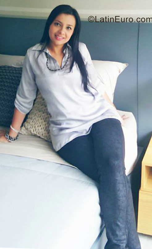Date this passionate Colombia girl Julieth from Medellin CO19734