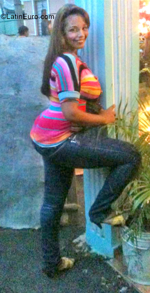 Date this nice looking Dominican Republic girl Meridala from La Vega DO26867