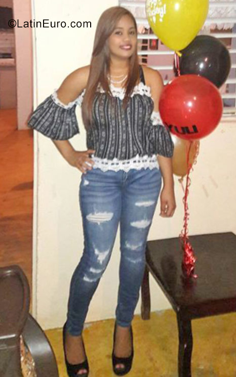 Date this georgeous Dominican Republic girl Yuliana from Santiago DO26898