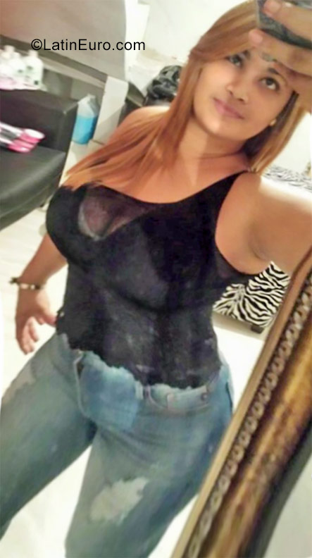 Date this attractive Dominican Republic girl Orquidia from Santo Domingo DO26904
