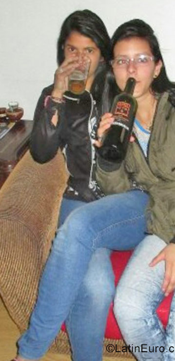 Date this charming Colombia girl Carolina from Bogota CO19817