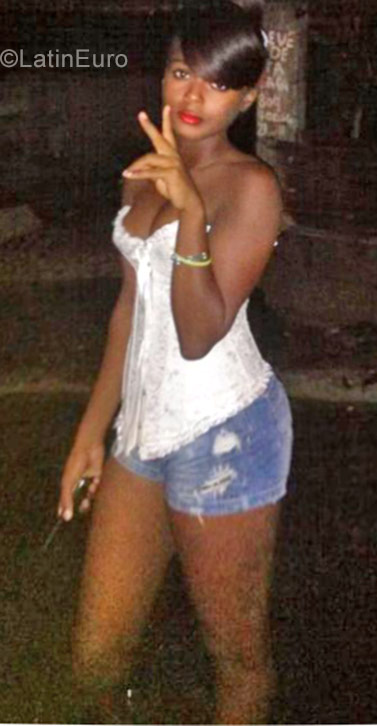 Date this sultry Dominican Republic girl Claribel from Santo Domingo DO26988