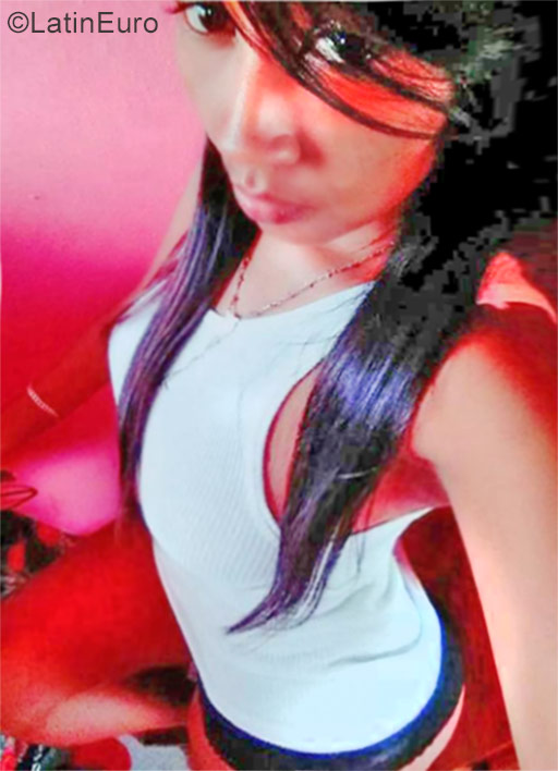 Date this happy Dominican Republic girl Maria from Santo Domingo DO27003