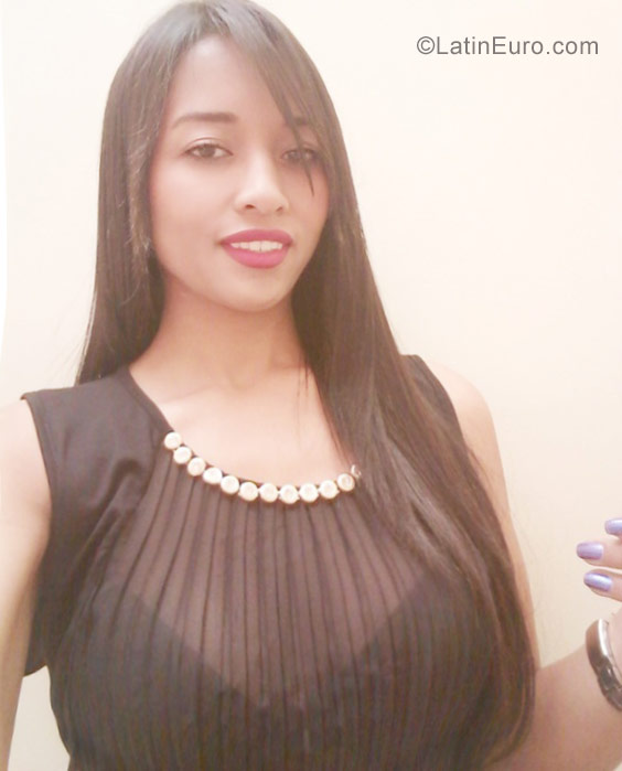 Date this foxy Colombia girl Claudia from Bogota CO19886