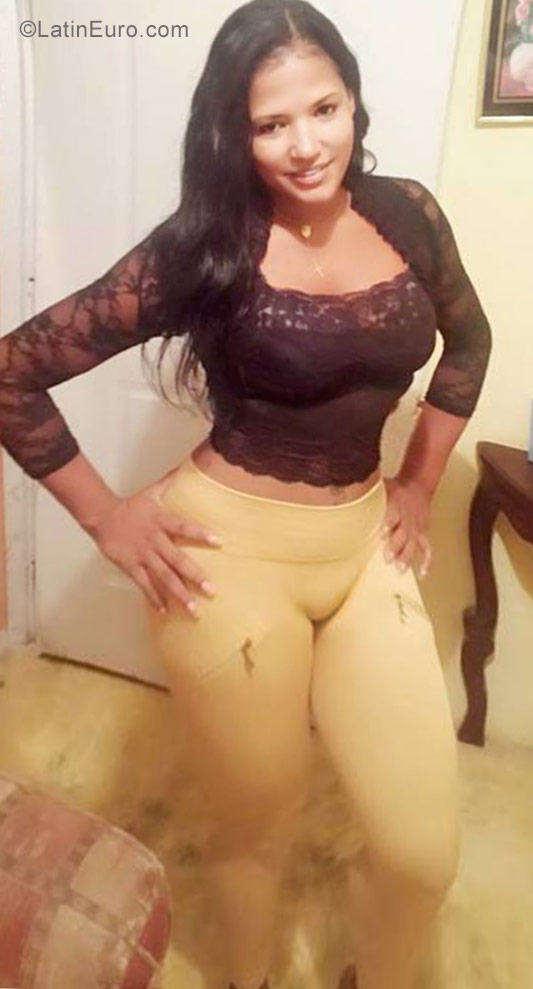 Date this funny Dominican Republic girl Amarilis from Santo Domingo DO27024