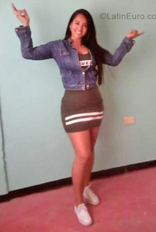 Date this sensual Colombia girl Linita from Villavicencio CO19916