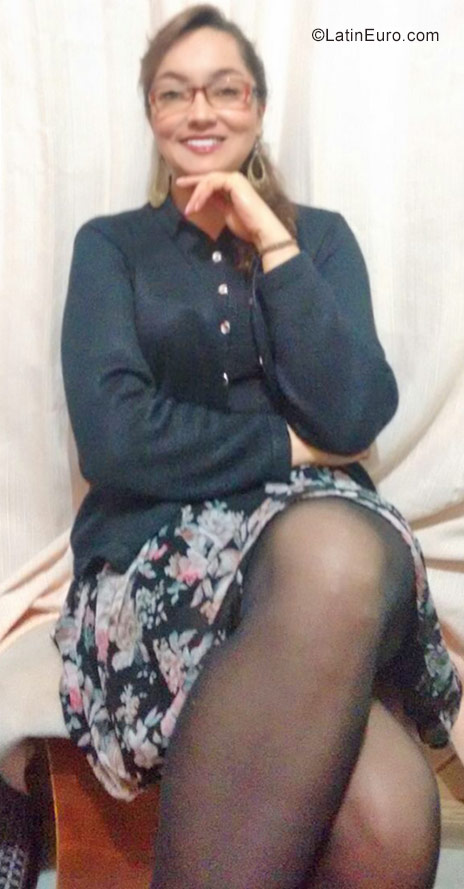 Date this gorgeous Colombia girl Sandra from Bogota CO19956