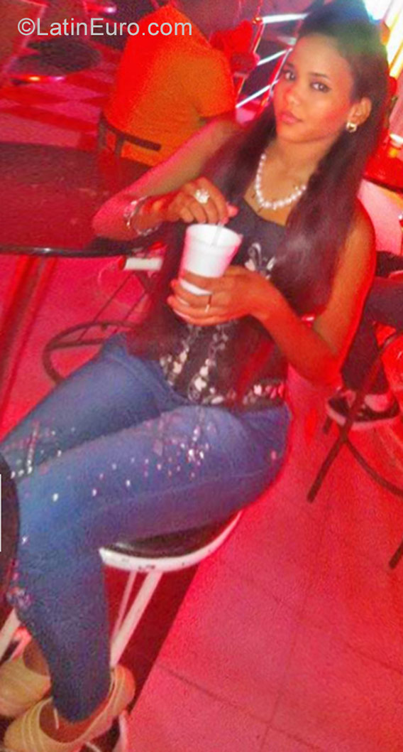 Date this gorgeous Dominican Republic girl ANDREINA from Santo Domingo DO27118