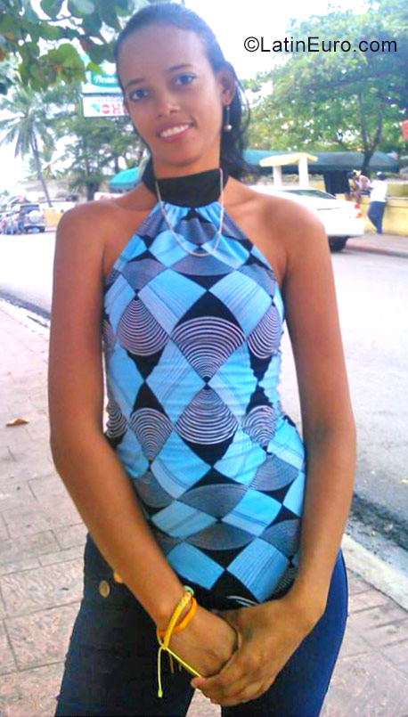 Date this funny Dominican Republic girl Cestalizia from San Pedro de Macoris DO27138