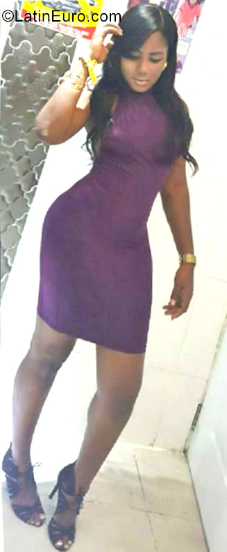 Date this sensual Dominican Republic girl Madeline from Santo Domingo DO27262